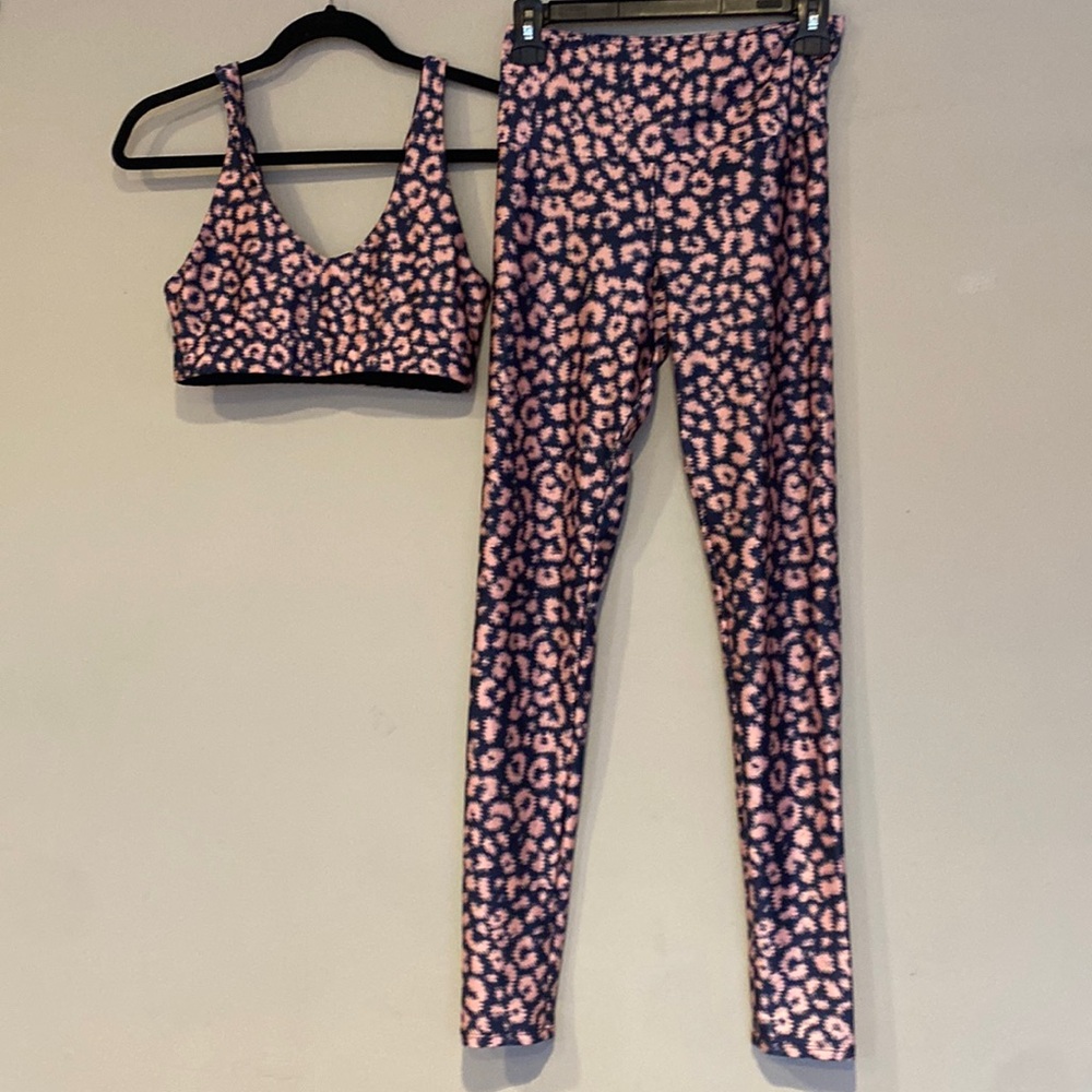 Goldsheep M leggings and sports cropped top